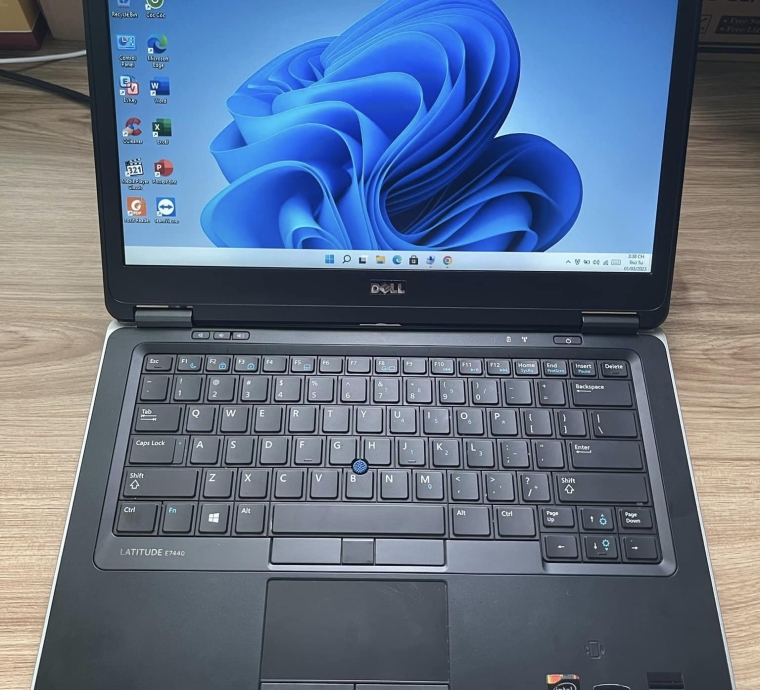 LAPTOP DELL E7440 i7-GEN4/RAM8GB/SSD120/PIN TỐT /WIN 11/ NGOẠI HÌNH ĐẸP 99%